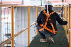 Formation Travail sur toiture et charpente – pose de filet anti-chute